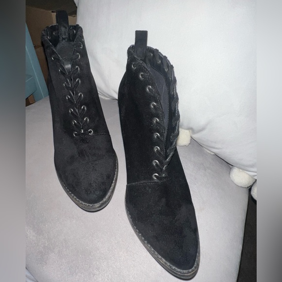 Coconuts By Matisse black open front faux suede bootie! Size 8.5 tts SO CUTE! - Picture 1 of 5